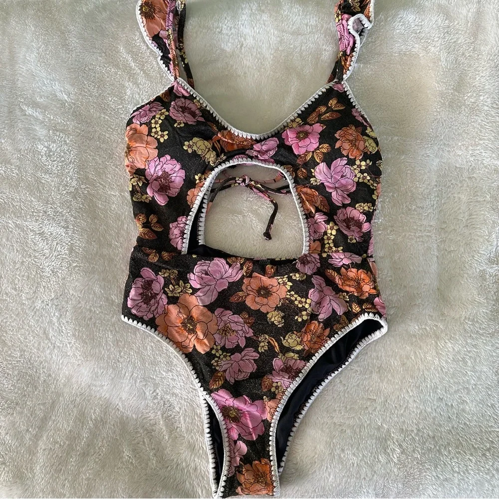 NWT VICTORIA'S SECRET SWIM Ruffle One-Piece Swimsuit with Crochet Trim - Picture 6 of 12